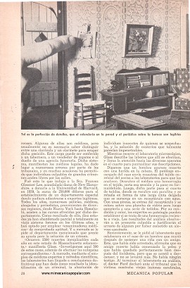 Los crímenes constituyen el tema de estudio en un laboratorio cuyos médicos se dedican al escudriñamiento de la muerte - Septiembre 1953