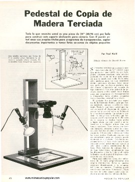 Fotografía - Pedestal de Copia de Madera Terciada - Noviembre 1967