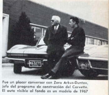 Fue un placer conversar con Zara Arkus-Duntov, jefe del programa de construcción del Corvette. El auto visible al fondo es un modelo de 1967