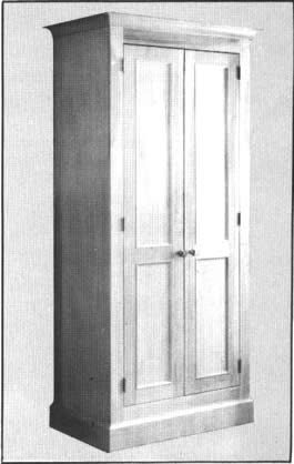 Este ropero que mide 213 cm (84") de alto por 104.14 cm (41") de ancho tiene puertas con paneles y un acabado "encurtido" de pintura de látex blanco, cubierta con poliuretano satinado