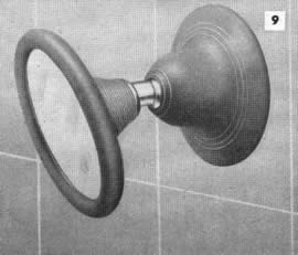 9 - ESPEJO DE AUMENTO giratorio con copilla de succión que se fija en la pared del cuarto de baño, en un cristal de la 