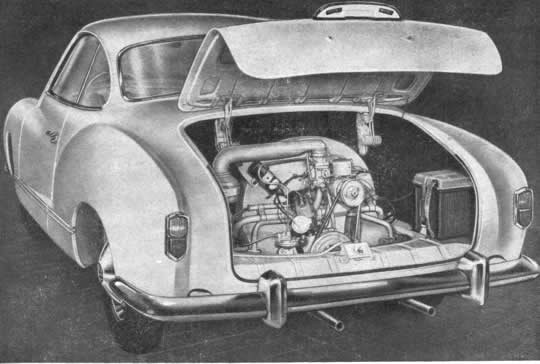 El motor es un VW de cuatro cilindros, enfriado por aire. Se halla montado atrás junto con el acumulador