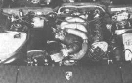 El potente motor de cuatro cilindros de suave funcionamiento, más el estilo agresivo del 944, fueron grandemente elogiados