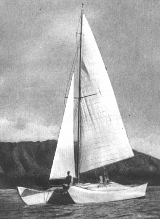 El Manu Kai navega con sólo 34 m2 de paño, menos de la mitad del empleado por uno de los catamaranes más celoces, construído durante el decenio 1930/40