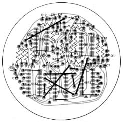 Circuito - Monte un velocímetro en su bicicleta - Se puede copiar este circuito impreso (vea foto izquierda) para hacer el velocímetro digital. Coloque las piezas en la tabla de circuitos impresos {CI). Estos son modelos CMOS de tipos 4011, 4518 y 4543. En la lista de piezas se especifican las resistencias (R), capacitores (C) y diodos (D) que se necesitan