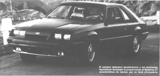 El extremo delatero aerodinamico y los excelentes neumáticos Goodyear le proporcionan al Mustang GT caracteristicas de manejo que no tenía previamente