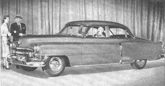 El Cadillac sedán Special 60 modelo 1952 está equipado con motor de alta compresión de 190 HP y transmisión Hydra-Matic de dos combinaciones