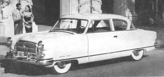 El Ambassador 1952 tiene apariencia de auto europeo