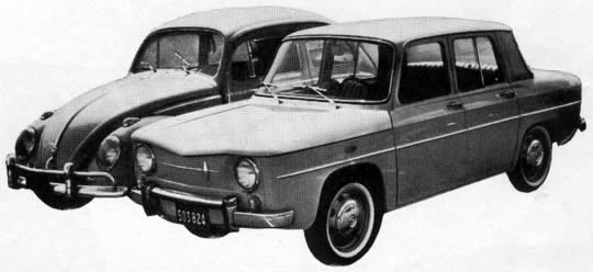 Al colocarse junto, se observa que el R8 de 1962 parece mayor que el Volkswagen del '61. Sin embargo, el Renault es un poco más corto, más estrecho y más bajo