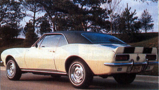 El Camaro es lanzado al mercado en 1967, y en la producción se incluyó el modelo Z28 (arriba) con el bloque grande SS396, que inició la gran leyenda