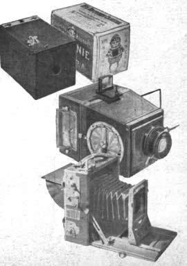 Ab: Tres famosas cámaras. De arriba a abajo - La primera Brownie, la cámara fancesa Sigriste del año 1900, y el primer modelo de la una Speed Graphic (George Eastman House photos)