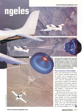 Avión monoplano con paracaídas - Noviembre 1999